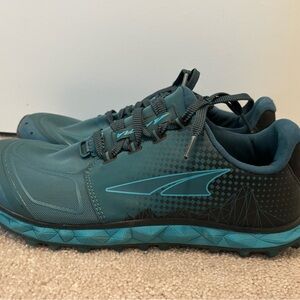 Altra Women’s 9 Superior 4.5 Trail Teal Black Running Shoes Gaiter Trap